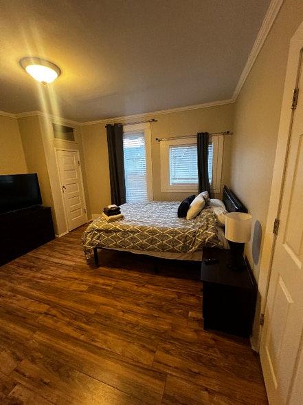 Building Photo - 419 N 10th St