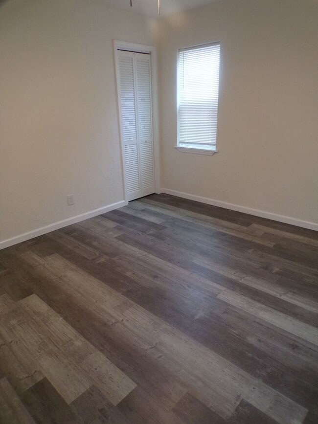 Building Photo - Great redo across the street form Pat Henry Elementary School