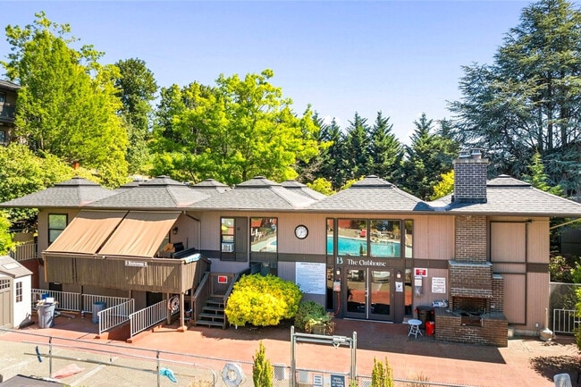 Building Photo - 1425 S Puget Dr