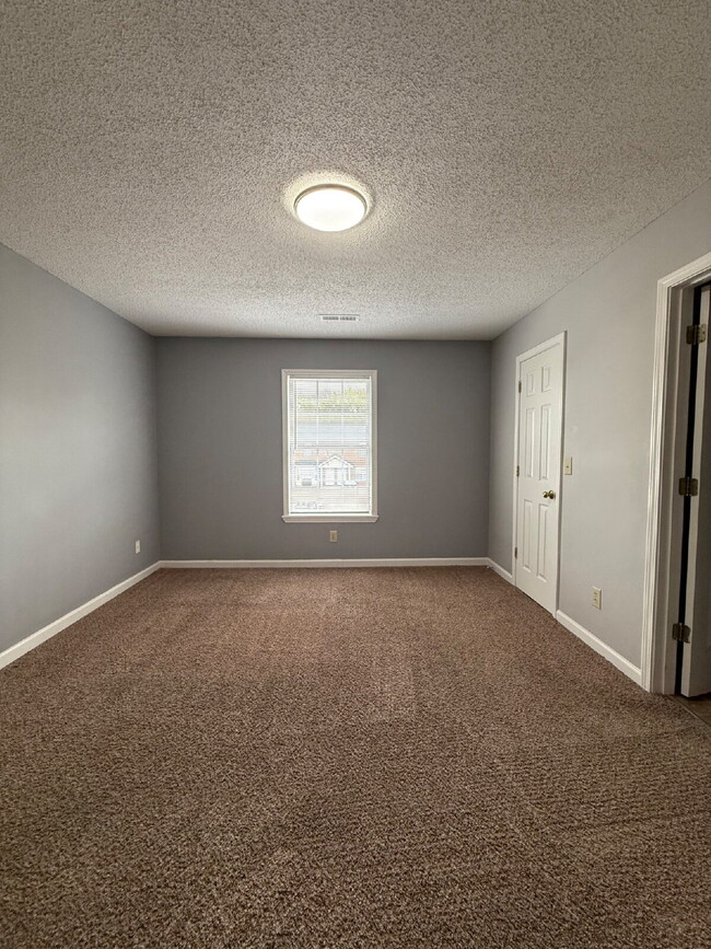 Building Photo - 3864 NORTHEAST DRIVE