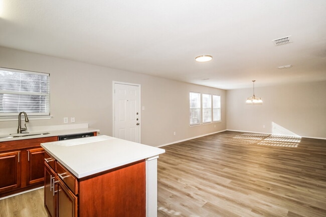 Building Photo - 13805 Canyon Ranch Rd