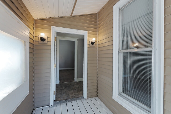 Building Photo - 1629 C St