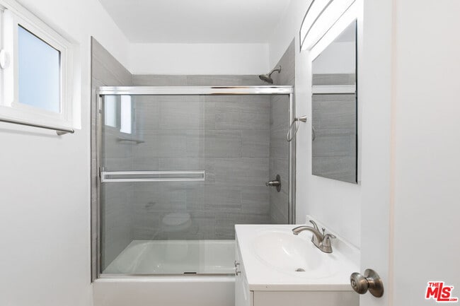 Building Photo - 4919 Coldwater Canyon Ave