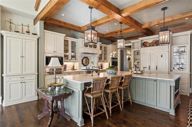 Building Photo - 5000 Long Island Dr