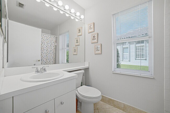 Building Photo - 10599 St Thomas Dr