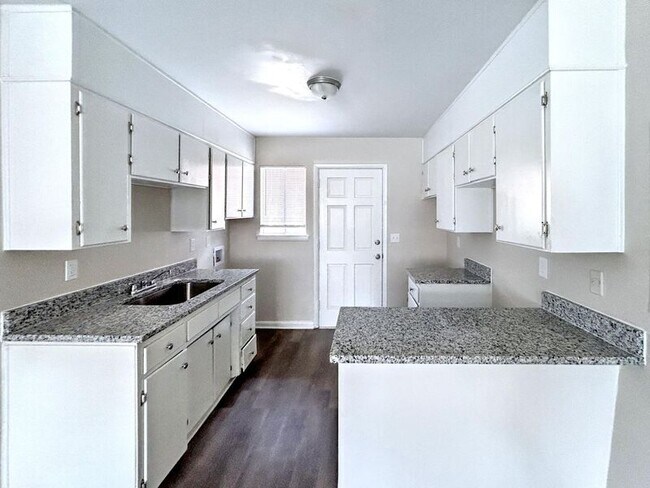 Building Photo - 7736 Rugby Ave