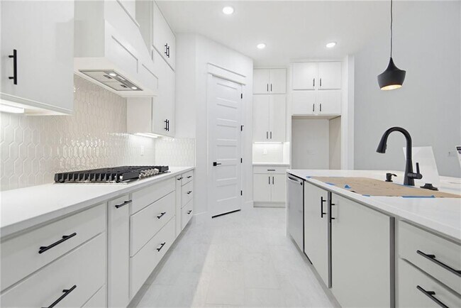 Building Photo - 431 Hedge Dr