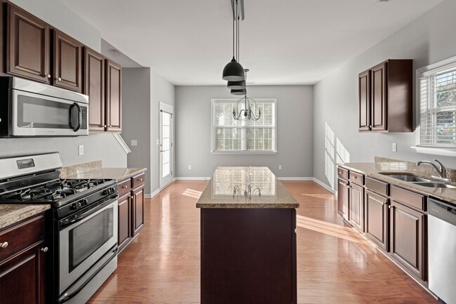 Building Photo - Wonderful Home in Arden