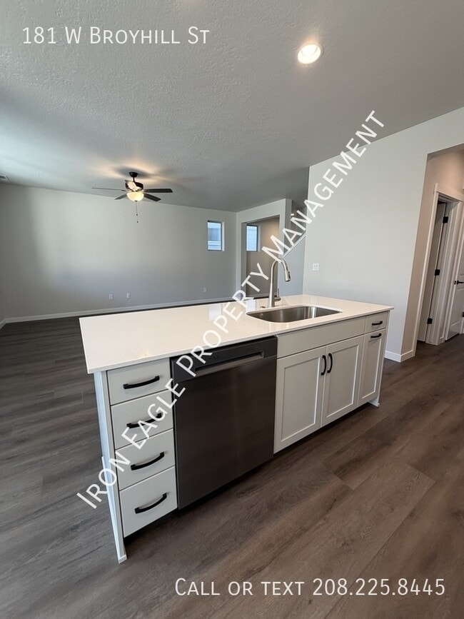 Building Photo - 181 W Broyhill St