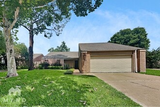 Building Photo - 2103 Woodland Springs St