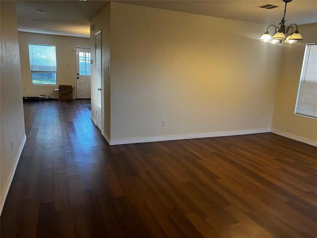 Building Photo - 933 Medina Dr