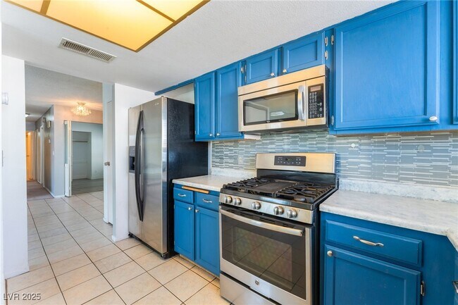 Building Photo - 6913 W Quail Hollow Dr