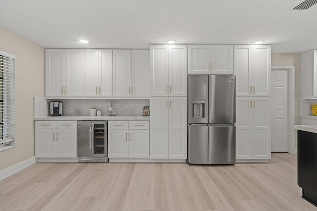 Building Photo - 864 Whippoorwill Row