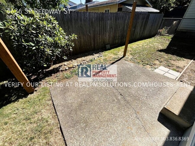 Building Photo - 6636 SE Reedway St