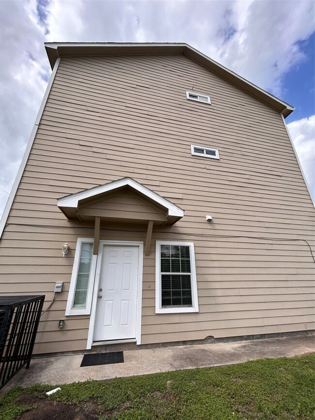 Building Photo - 6837 Larkstone St