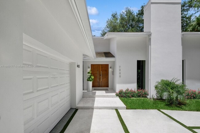 Building Photo - 7900 Old Cutler Rd
