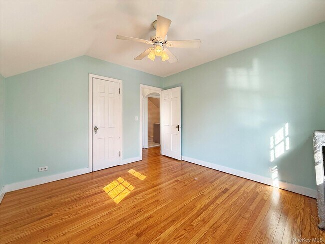 Building Photo - 495 Montauk Hwy