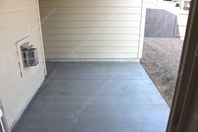 Building Photo - 3 BR home in Southeast Bend