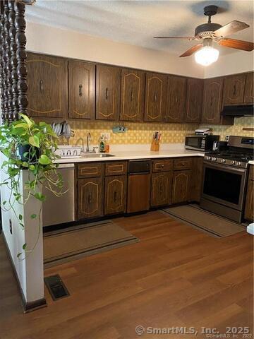 Building Photo - 630 Longfellow Dr