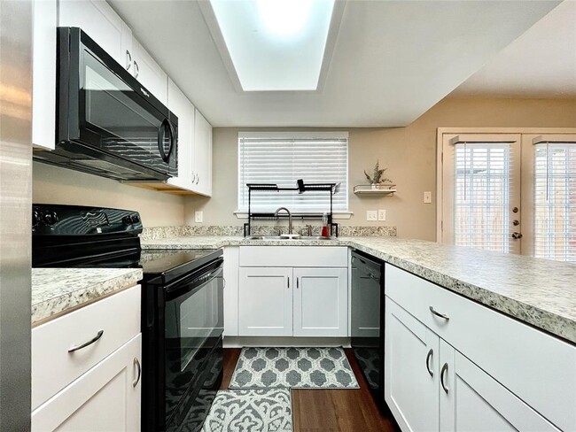Building Photo - 11525 Beechnut St