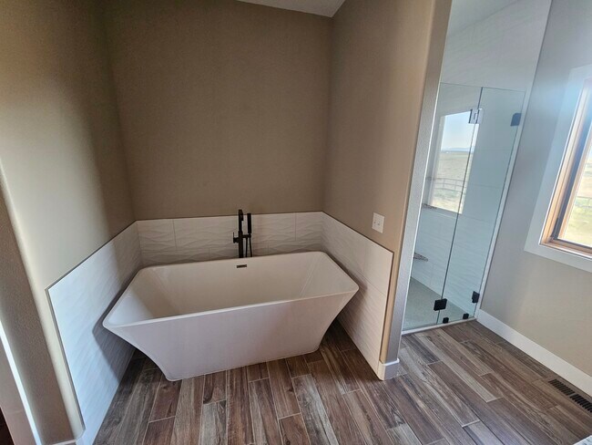 Building Photo - 14 Eagletail Dr