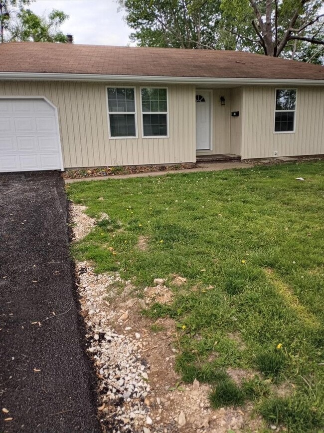 Building Photo - Fully Remodeled 3 Bed / 2 Bath Home with 2-Car Garage