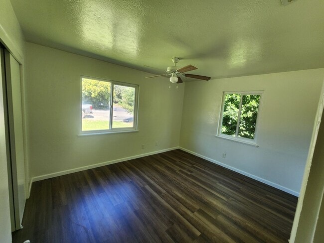 Building Photo - Newly remodeled 3-bedroom in the Avenues