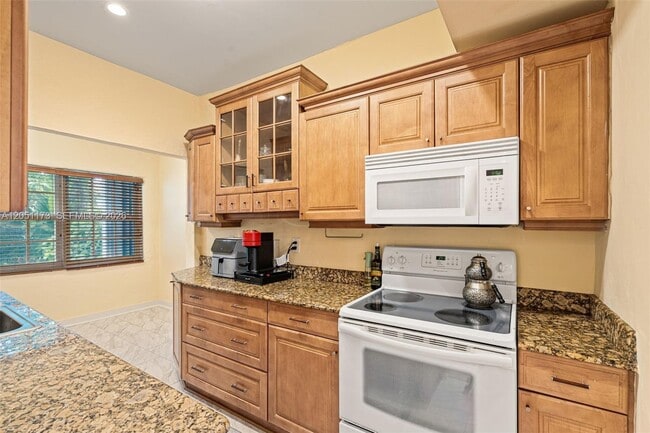 Building Photo - 46 Montilla Ave