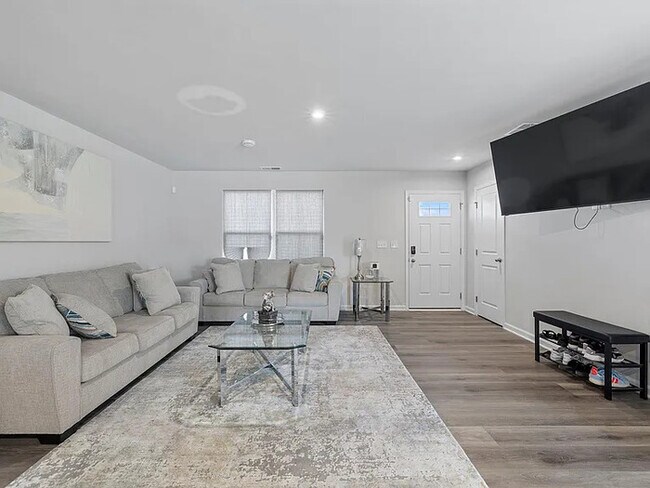 Building Photo - Lease OR Lease to Own