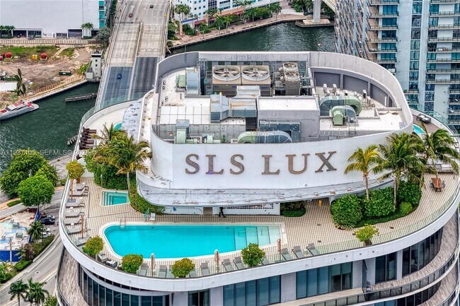 Building Photo - 801 S Miami Ave