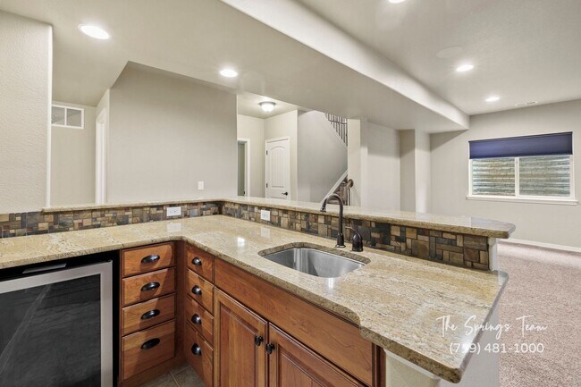 Building Photo - BEAUTIFUL 4BD + BONUS ROOM/3BA/3 CAR GARAG...