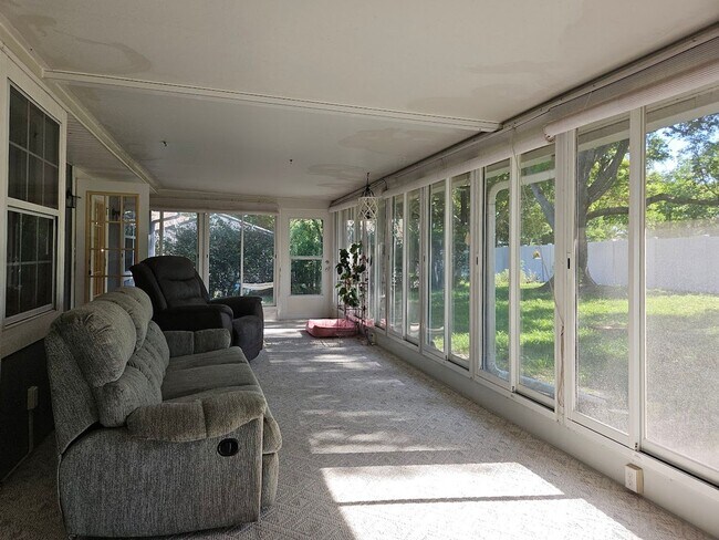 Building Photo - Charming 2 Bed, 2 Bath Home for Rent in Spring Hill (34609) – Spacious, Bright, and Perfectly Loc...