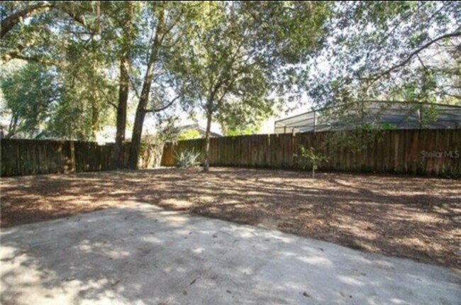 Building Photo - 305 Garden Oak Ct