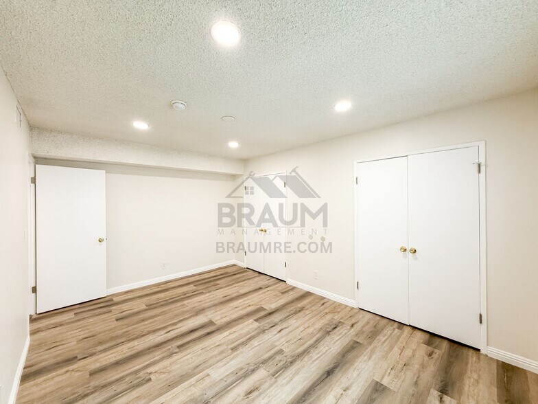 Building Photo - 6039 Whitsett Ave