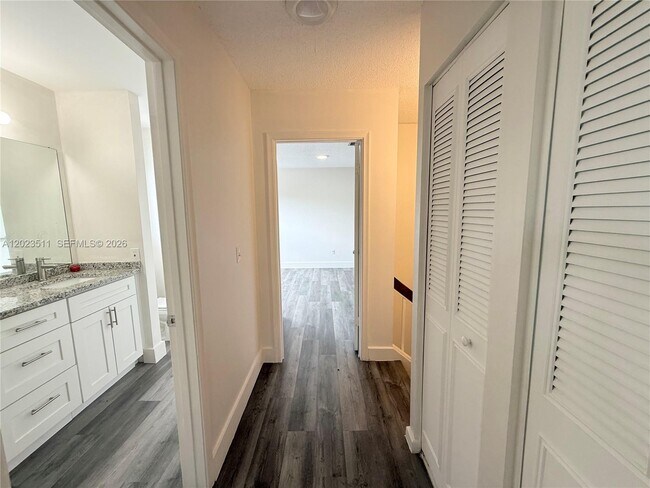 Building Photo - 4300 Landar Dr