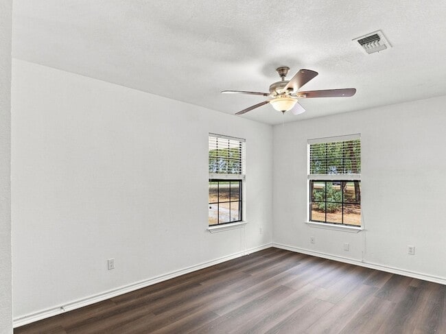 Building Photo - 1303 Lovers Ln
