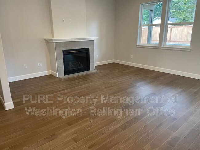 Building Photo - 1365 Wds Pt Lp