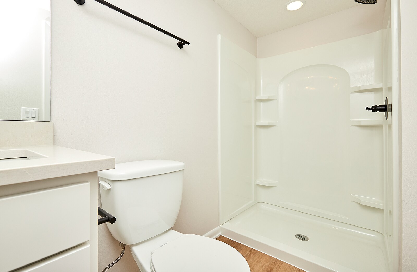 Building Photo - 409 SW Ash Dr