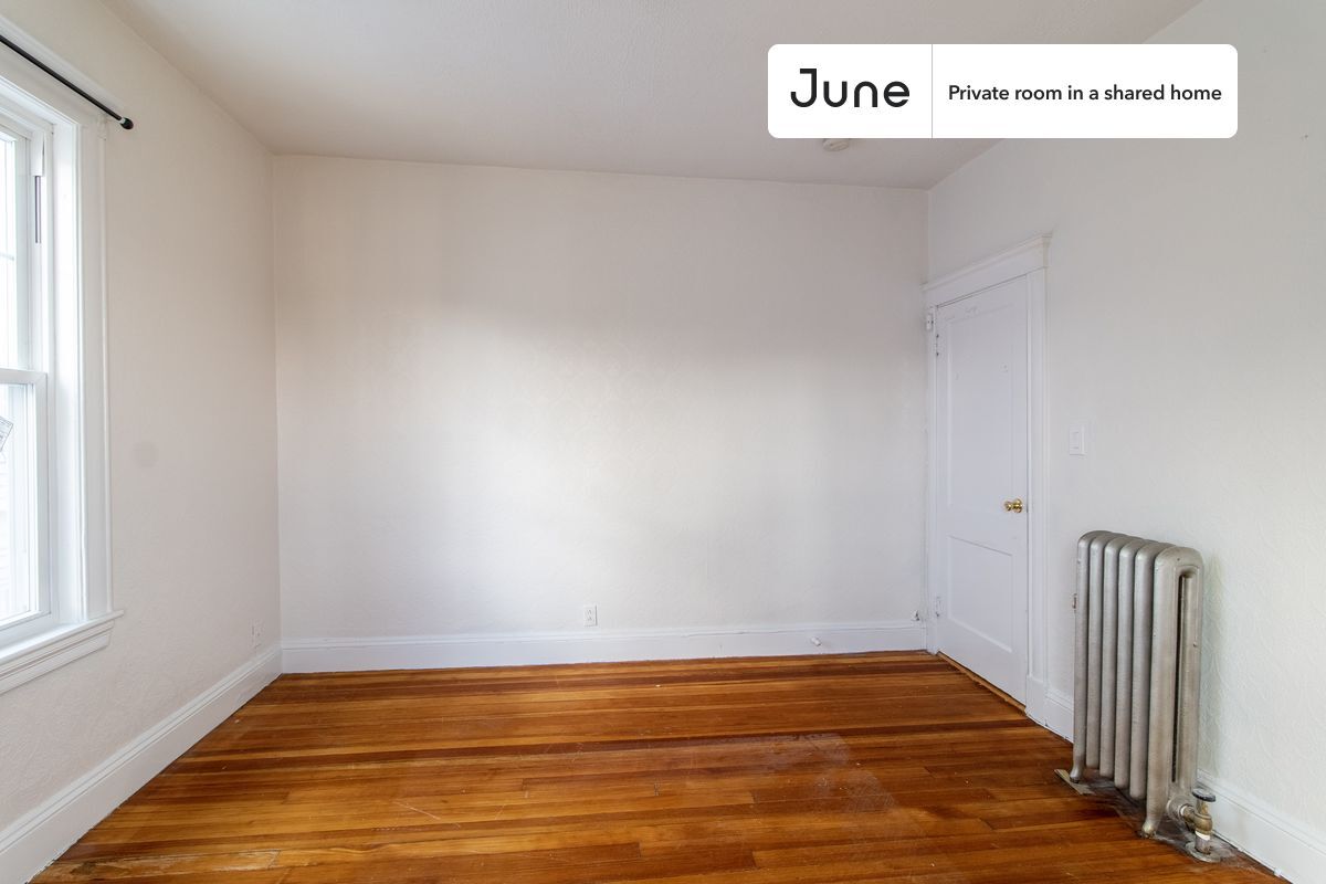 Building Photo - Room in Shared 4 bed/1 bath home