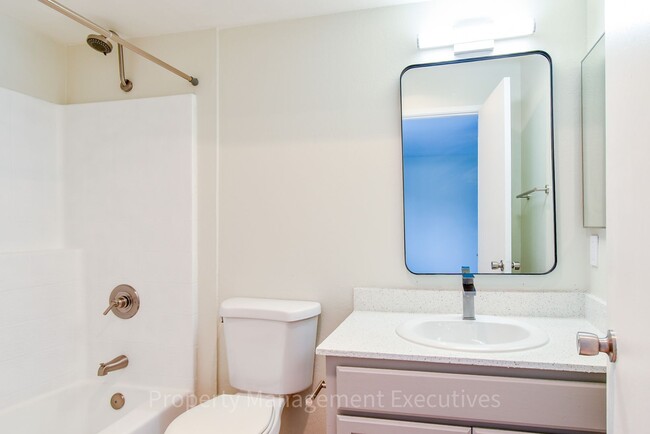 Building Photo - Renovated 2 Bedroom, 2.5 Bath Townhome