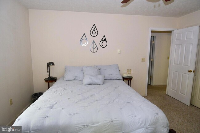 Building Photo - 67 Tranquil Way