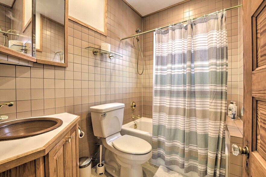 Building Photo - 326 N Grove Ave