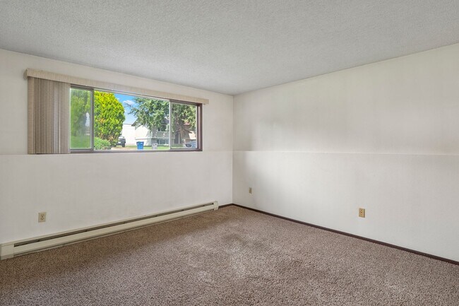 Building Photo - 10512 E Augusta Ave