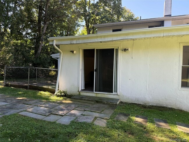 Building Photo - 16 Ernest Ln