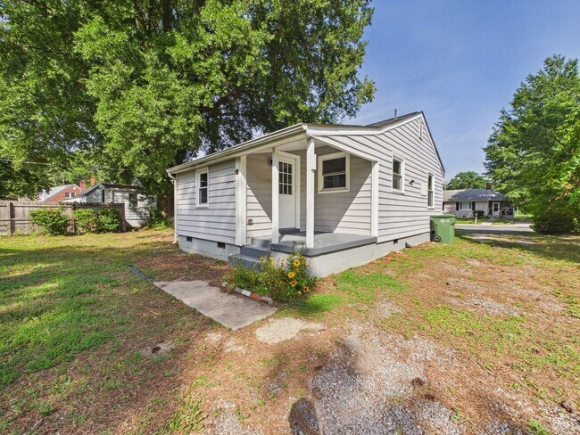 Building Photo - 1124 Hollister Ave