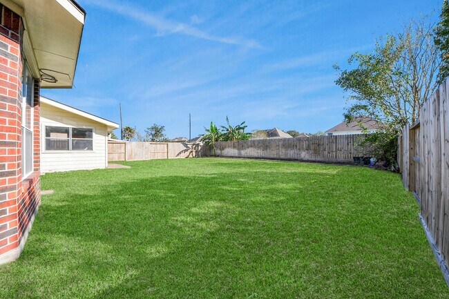 Building Photo - 1631 Mustang Crossing