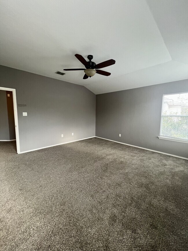 Building Photo - 9411 Rainbow Creek