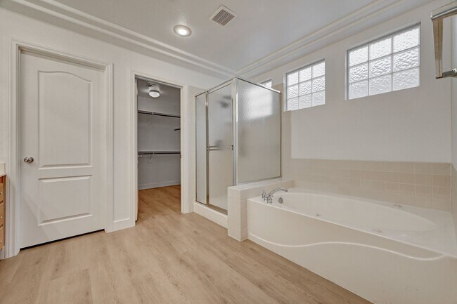 Building Photo - Spacious 5-Bedroom Retreat with Dual Firep...