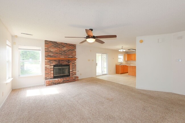 Building Photo - Spacious 4-Bed Waterfront Home in Westmere...