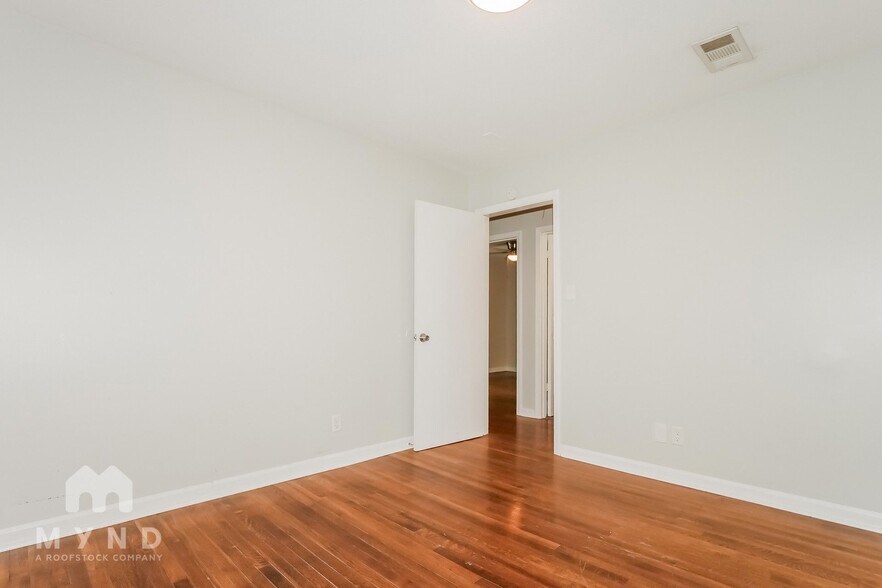 Building Photo - 8206 Whitehead Dr